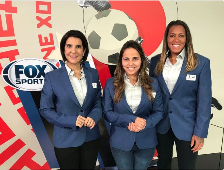 Morais, en el centro, junto con dos compañeras de Fox Sports