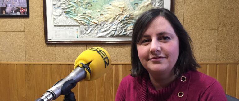 María Ángeles González en los estudios de SER Cuenca