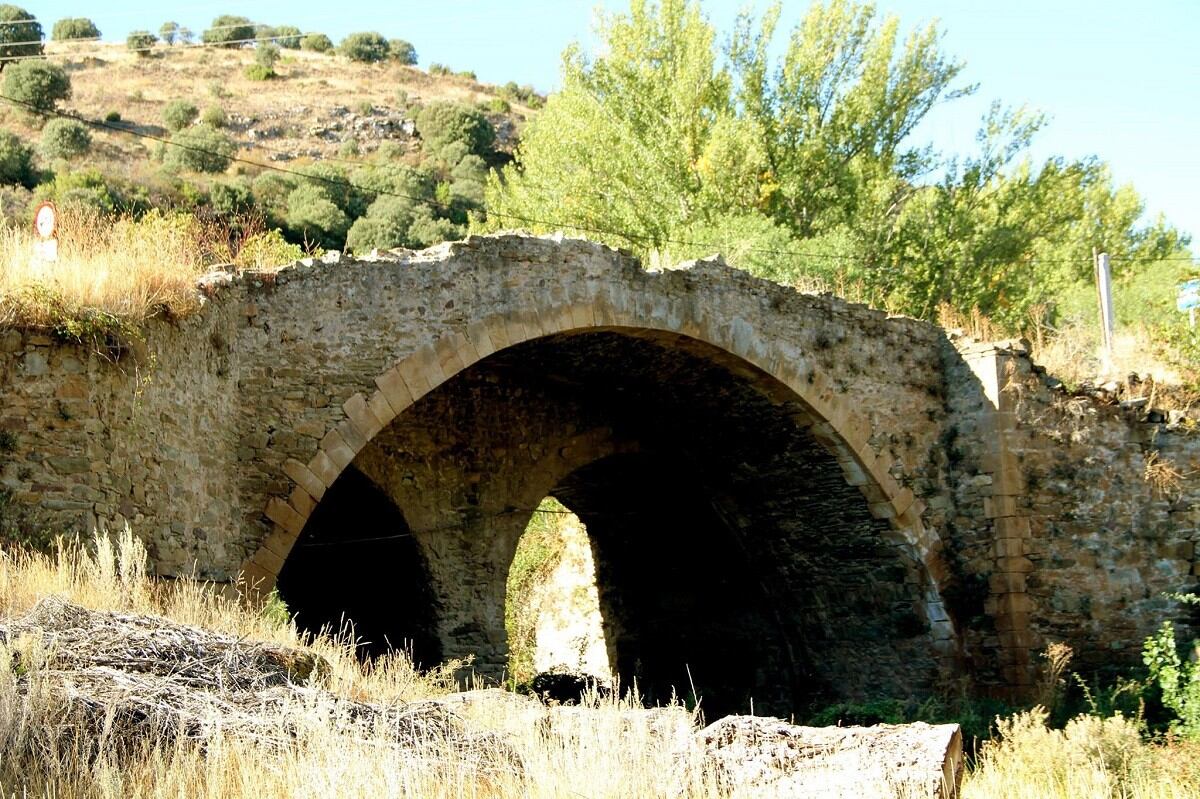 Puente sobre el rio Alhama