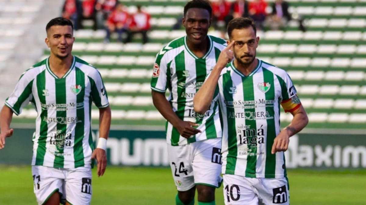 El Antequera CF se reencuentra con el juego y la victoria en El Maulí (2-0)