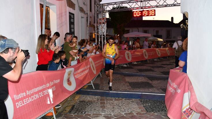 San Roque celebra el Cross de las Cuestas