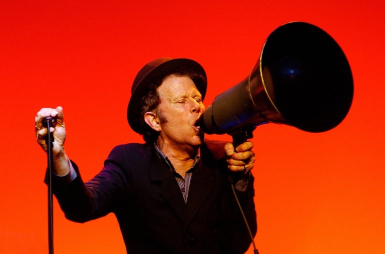 Tom Waits durante una actuación en Londres en el año 2004