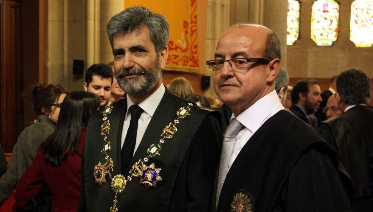 El president del TS i del CGPJ, Carlos Lesmes, i el nou president del TSJC, Jesús María Barrientos, després de l'acte de presa de possessió al Palau de Justícia