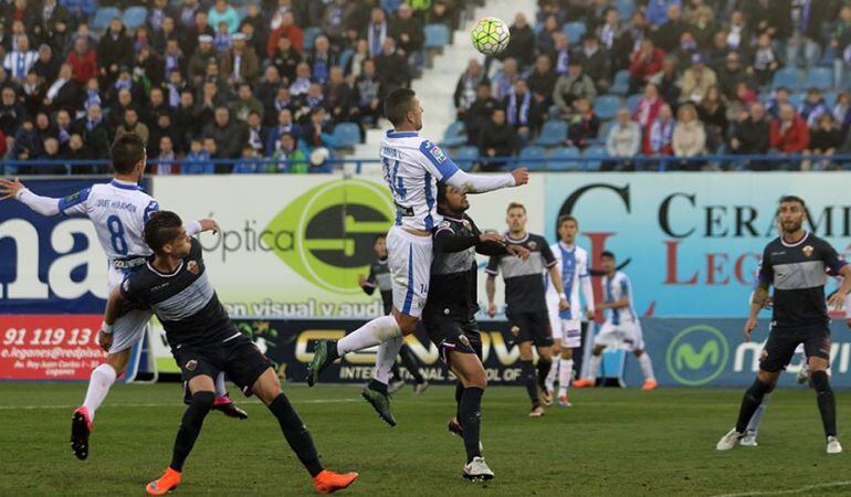 El &#039;Lega&#039; encabeza la 2ª División seguido de Alavés, Nastic, Oviedo, Osasuna y Córdoba