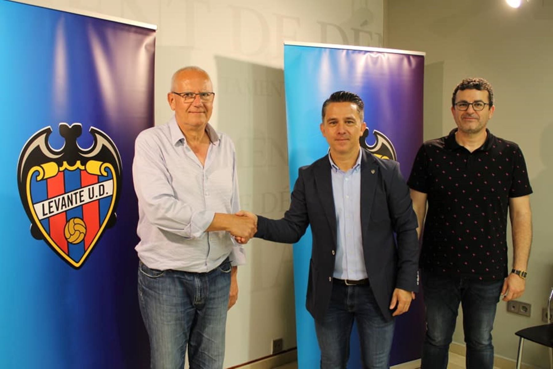 Vicent Grimalt junto a Dani Pastor y Raúl García de la Reina.