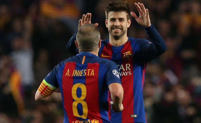 Andrés Iniesta y Gerard Piqué, en la remontada de la Champions ante el PSG.