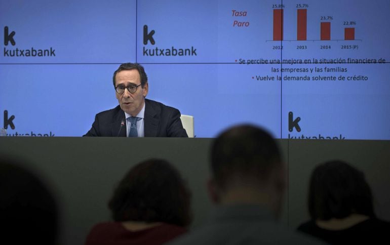 GRA119 BILBAO, 26/02/2015.- El presidente de Kutxabank, Gregorio Villalabeitia, durante la rueda de prensa en la que presentado los resultados del banco vasco en el ejercicio 2014 y ha explicado la decisión de no personarse en el caso de los pagos irregulares al ex delegado del Gobierno Mikel Cabieces. EFE/Miguel Toña