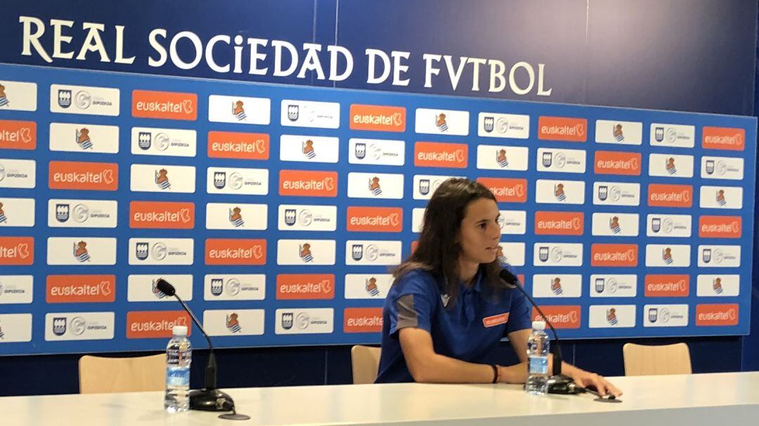 Maddi Torre hablando en la sala de prensa de Zubieta