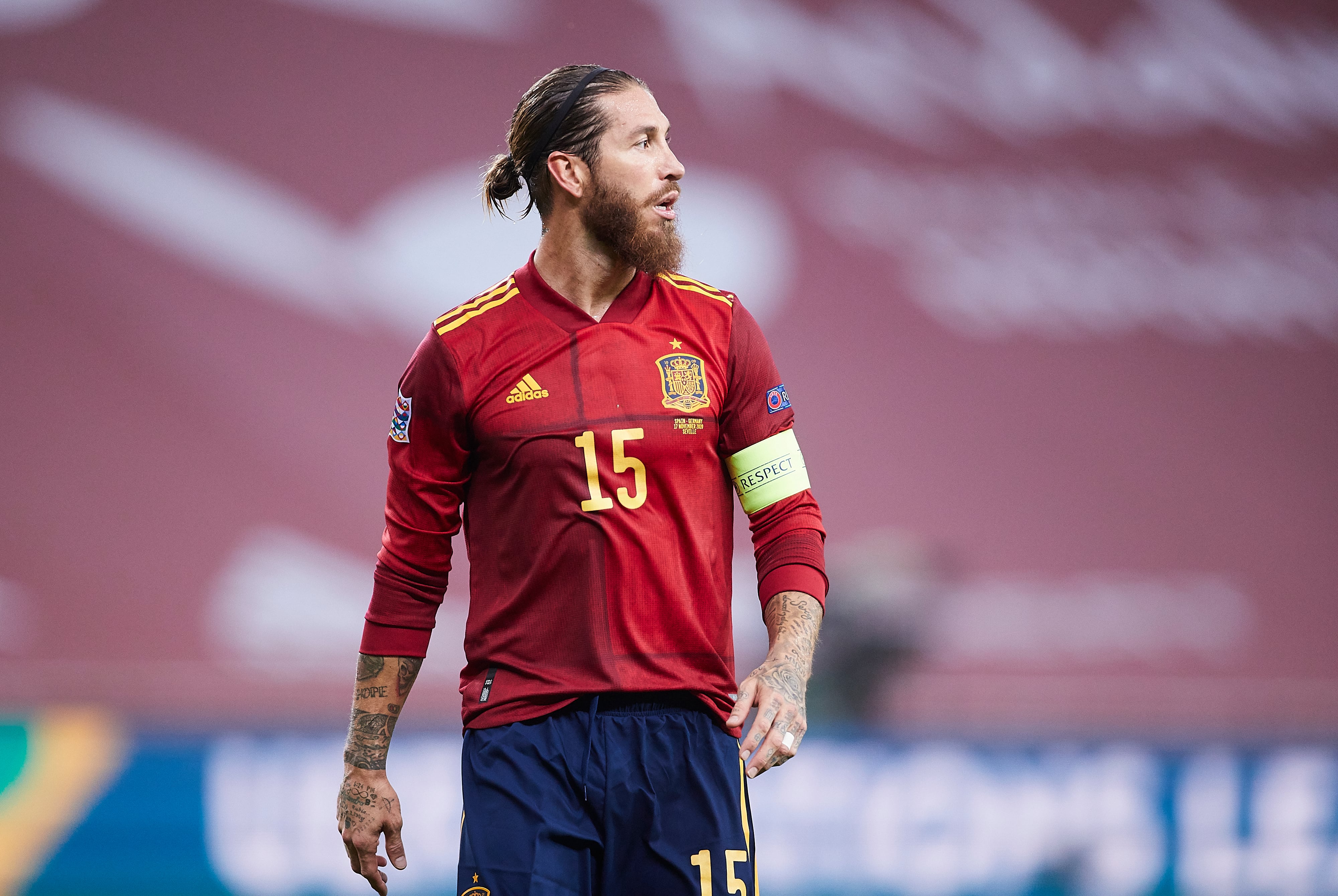 Sergio Ramos durante un partido con la selección española.