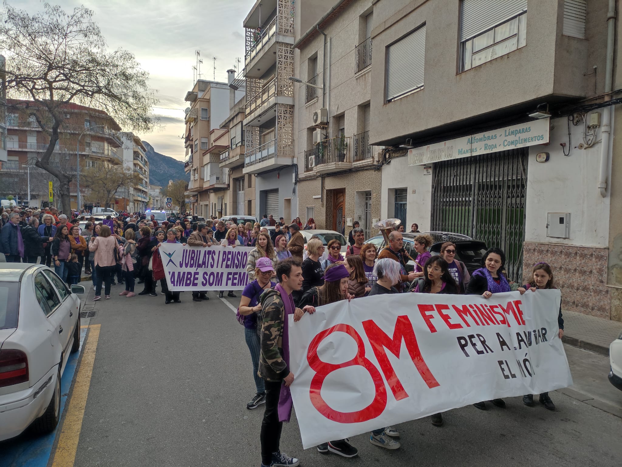 Cientos de personas han recorrido decenas de localidades de la Comunitat Valenciana. En la imagen, la marcha de Gandia