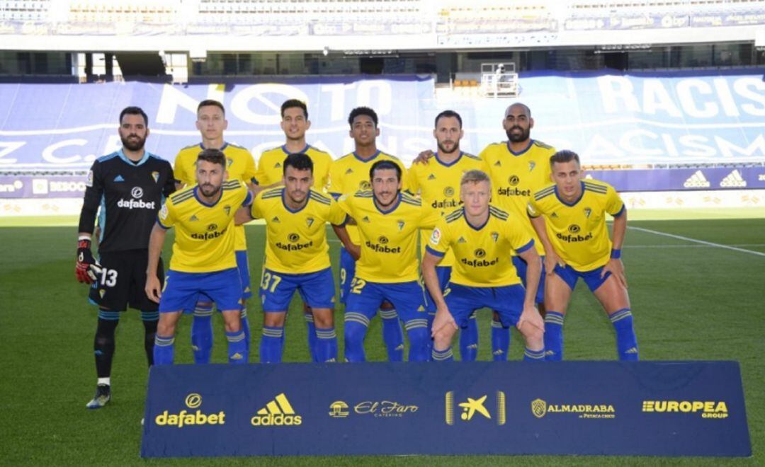 Cervera pondrá esta noche el último equipo titular de la temporada del Cádiz CF.
