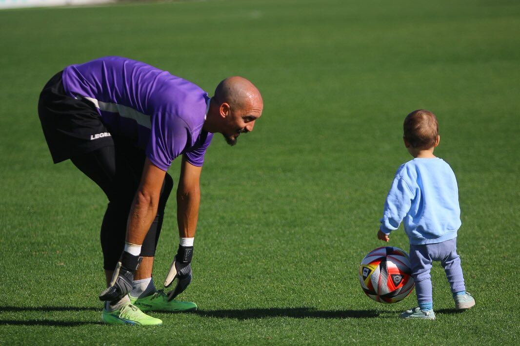 Ackermann con su pequeño