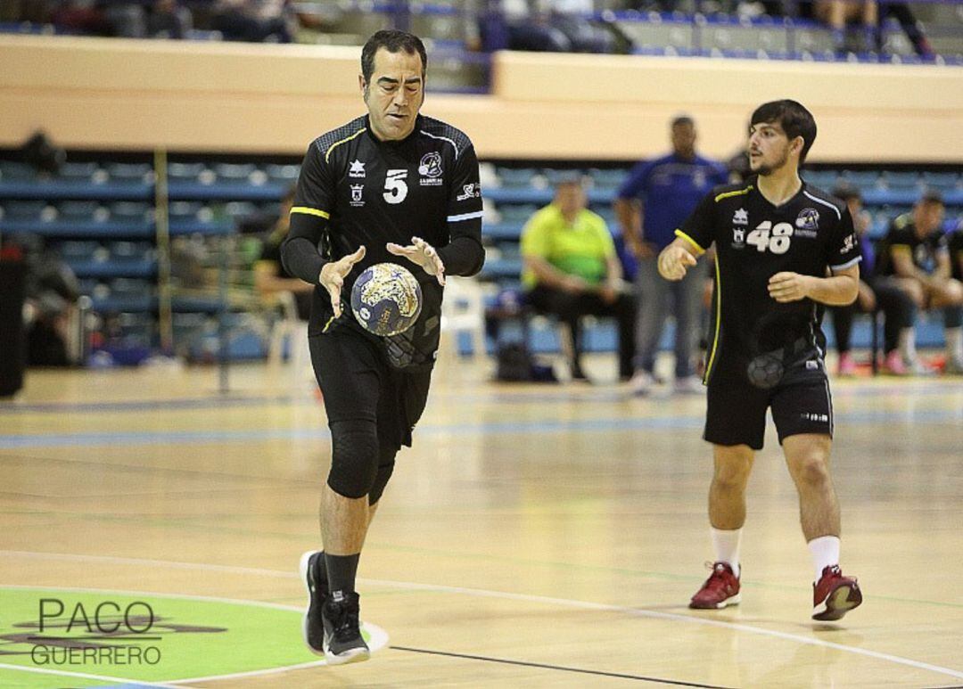 Juanma Cruz durante un partido.