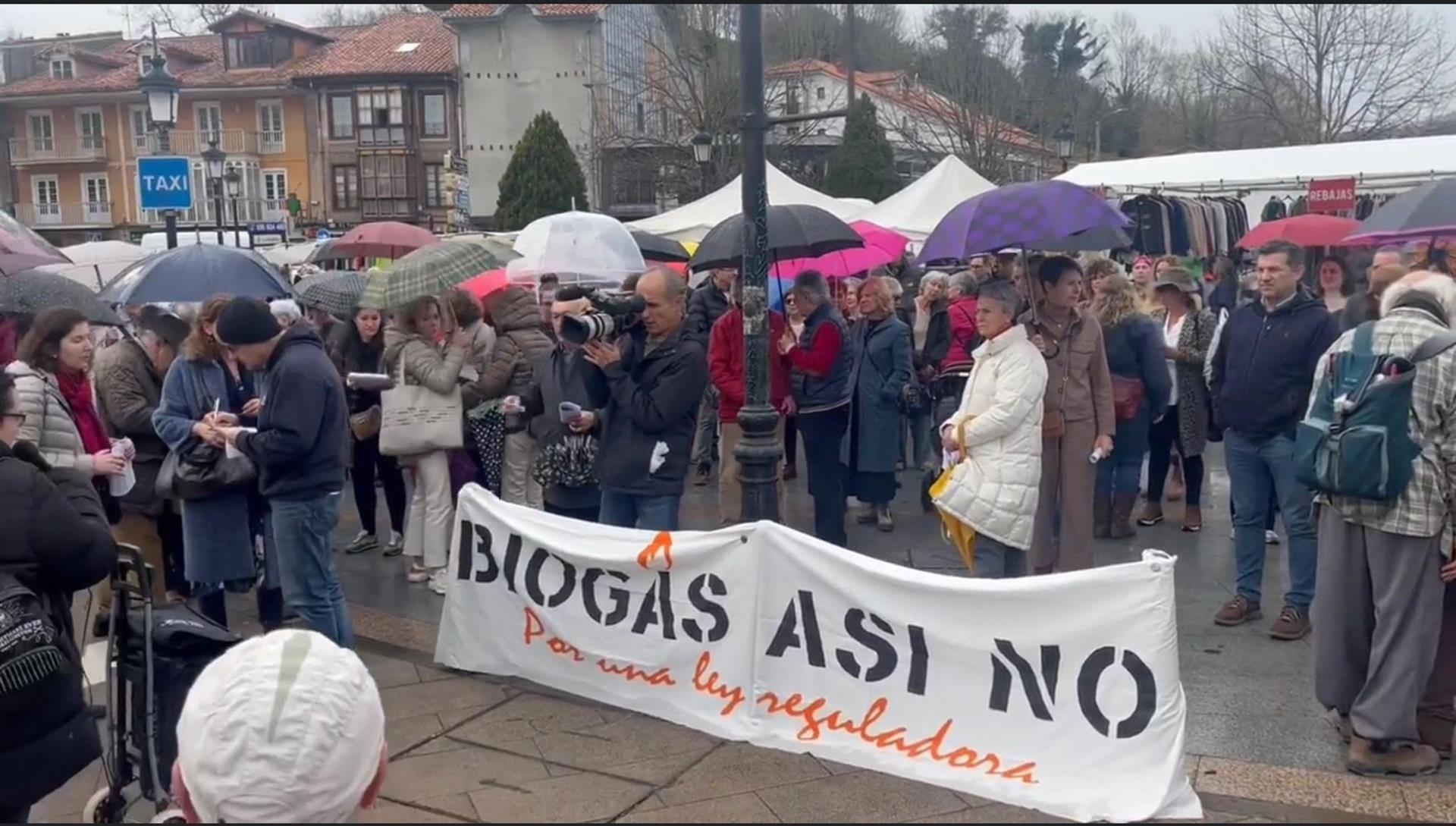 Concentración contra la planta de biogás de Cabezón de la Sal - EVA MORA