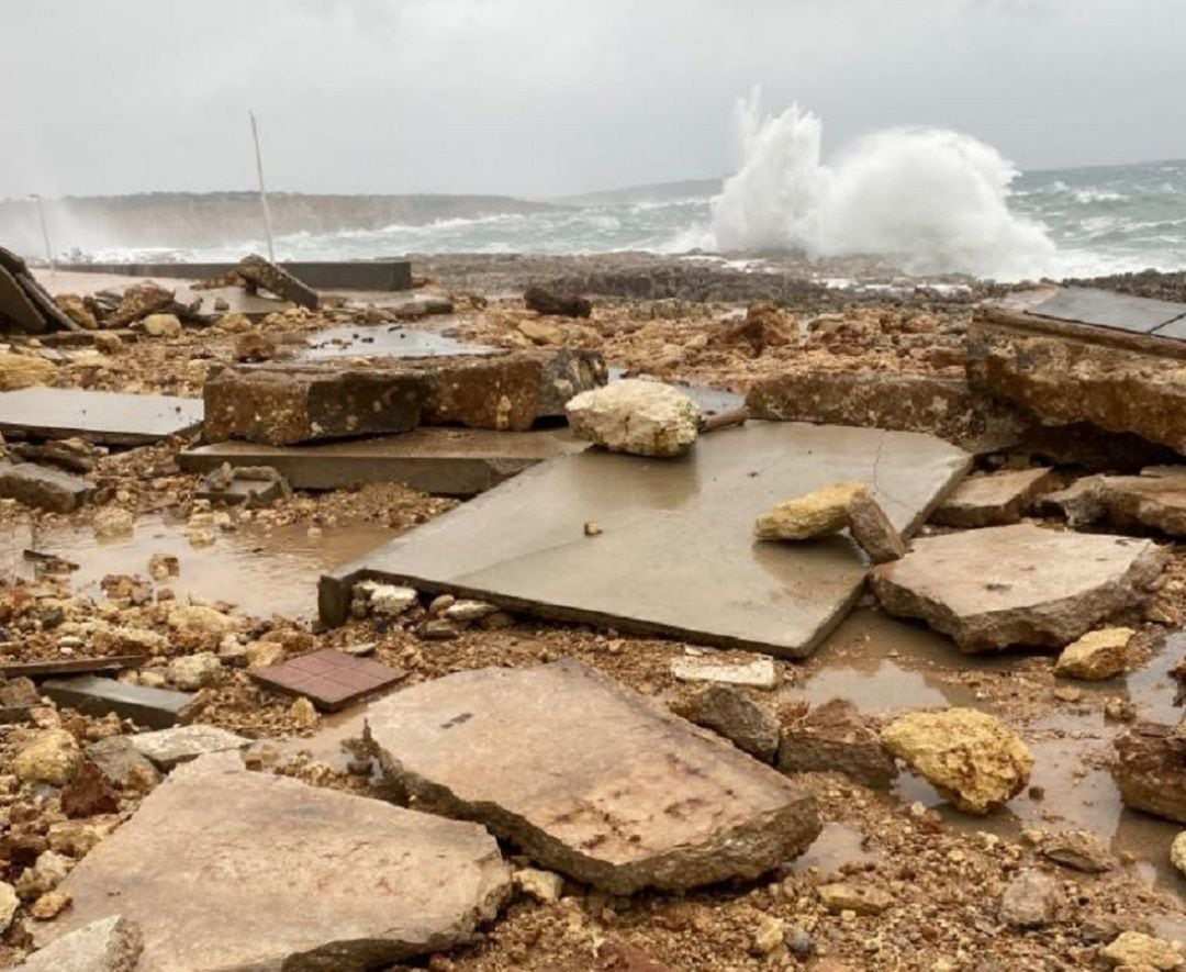 Destrozos en la costa de Sant Lluís