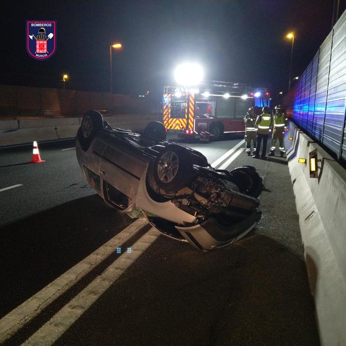 Colisión entre un coche y un camión en la A-30 en Murcia