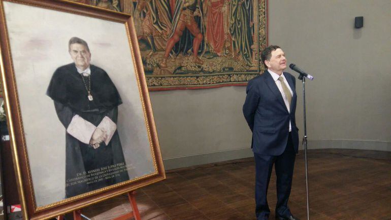 El exrector, durante la presentación de su retrato en el edificio Paraninfo