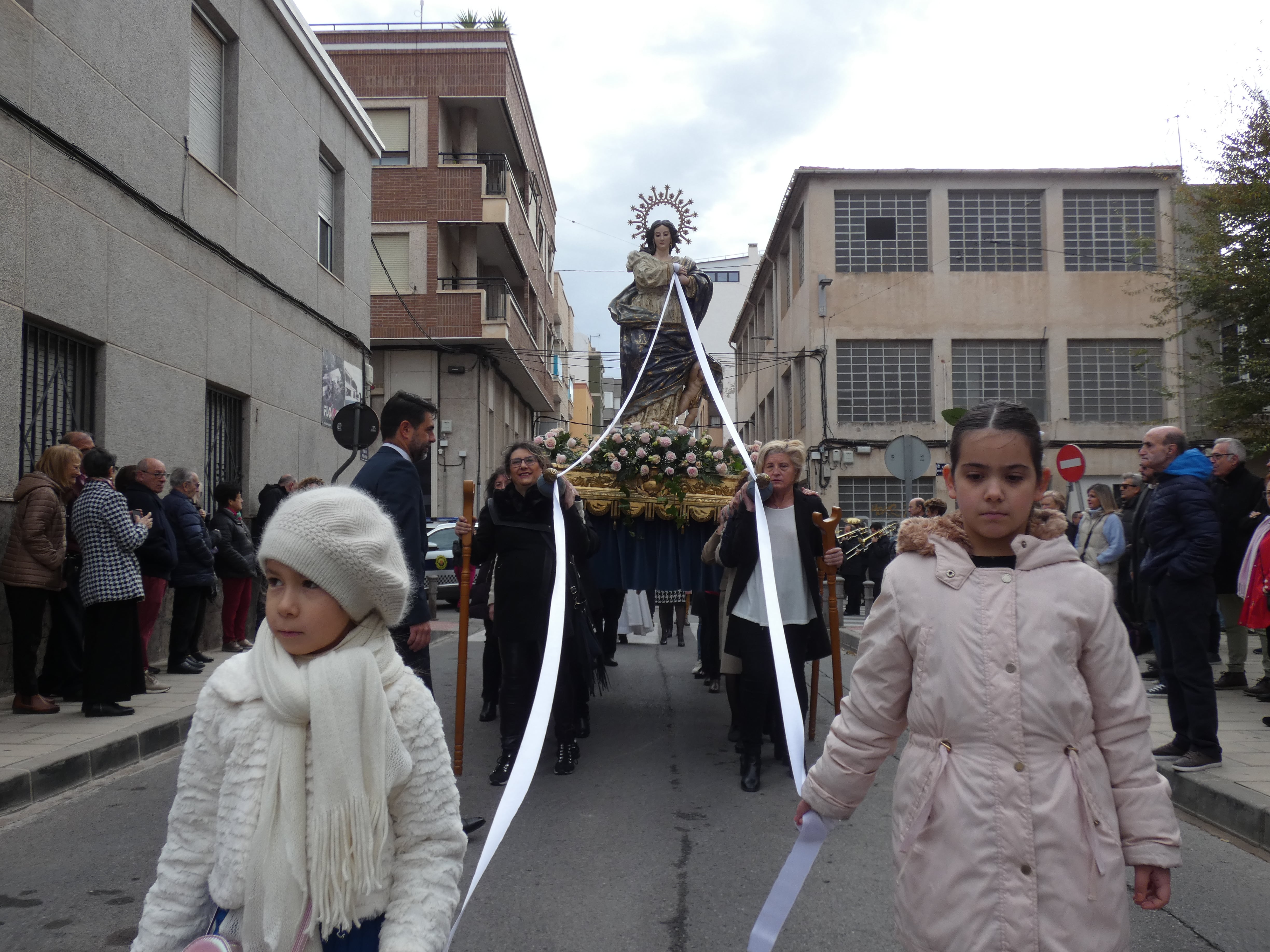 Elda celebra el día de la Inmaculada con la tradicional procesión en honor a la virgen