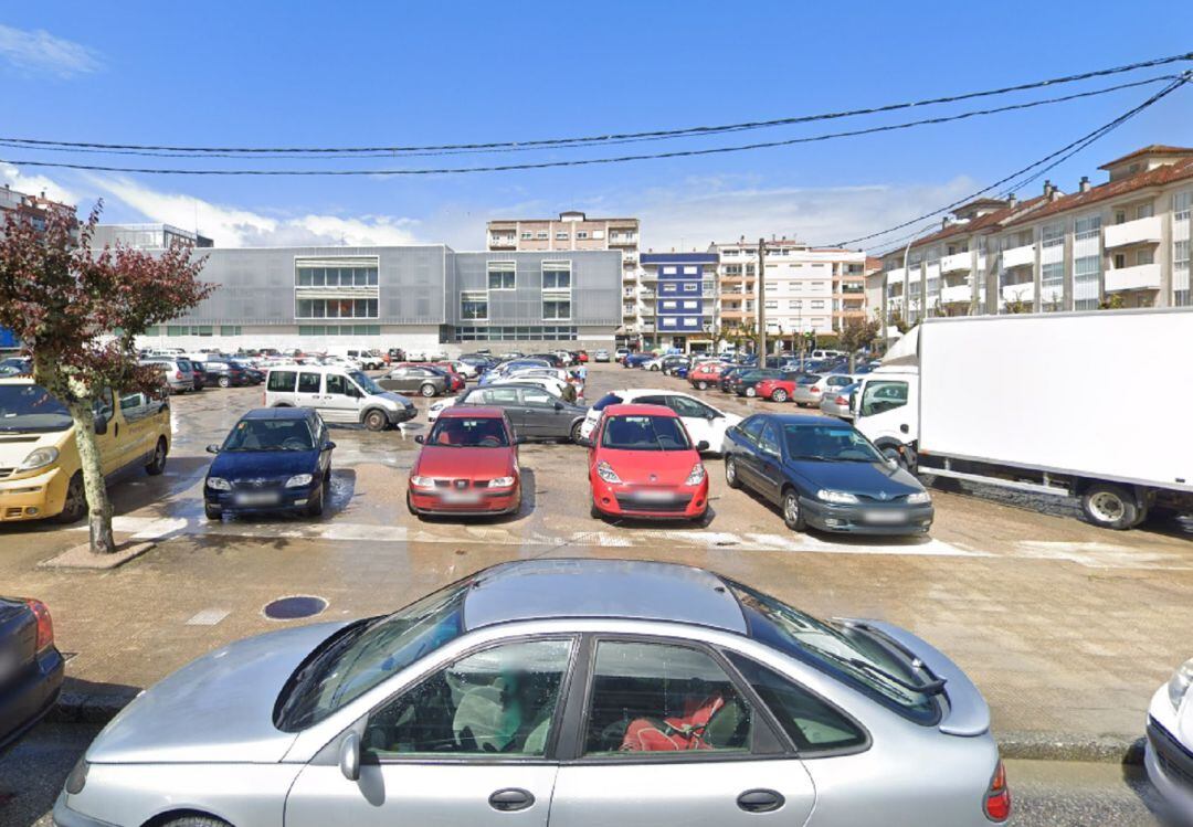 Aparcamiento público en el Área Panorámica de Tui.