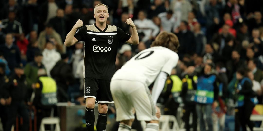 Van de Beek celebra un gol ante el Real Madrid