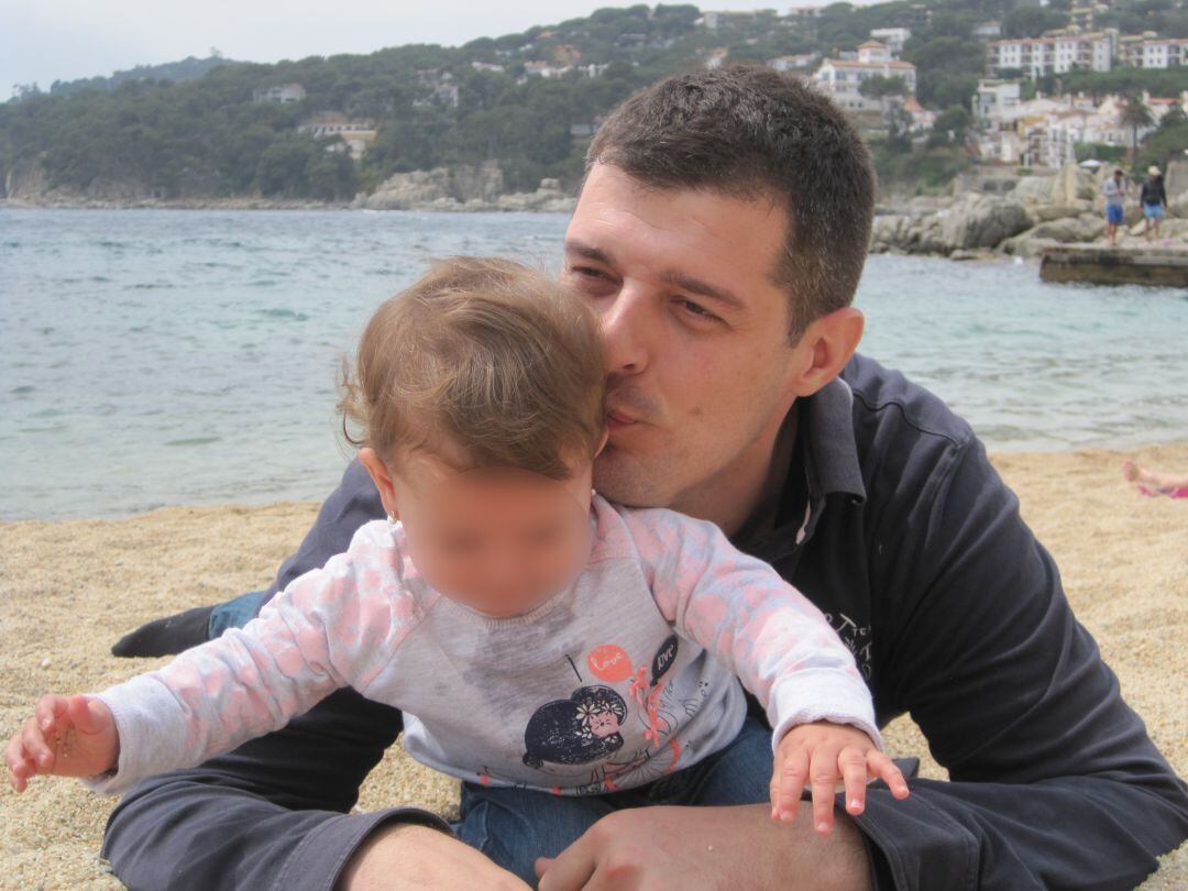 Vicenç Flores amb la seva filla.