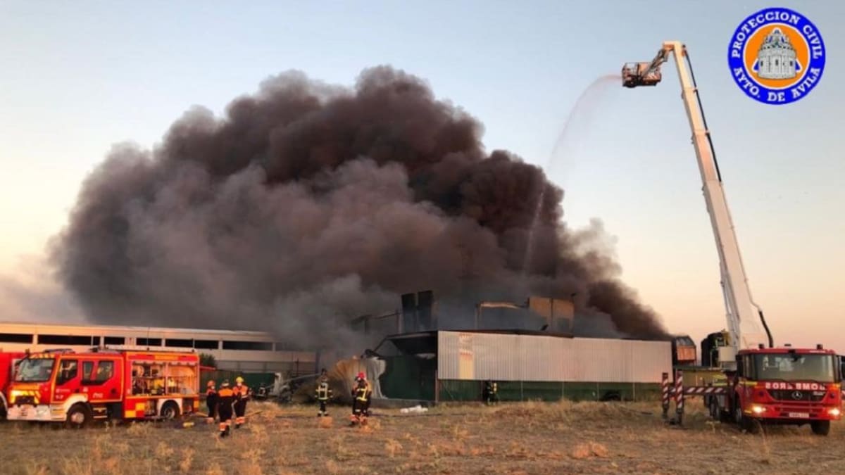 La Junta intensifica los controles en la nave que se incendió en San Pedro del Arroyo
