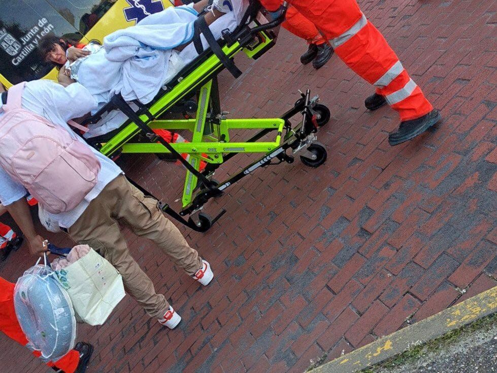 Sanitarios y policías ayudan a dar a luz a una mujer que salía del cine en Vallsur