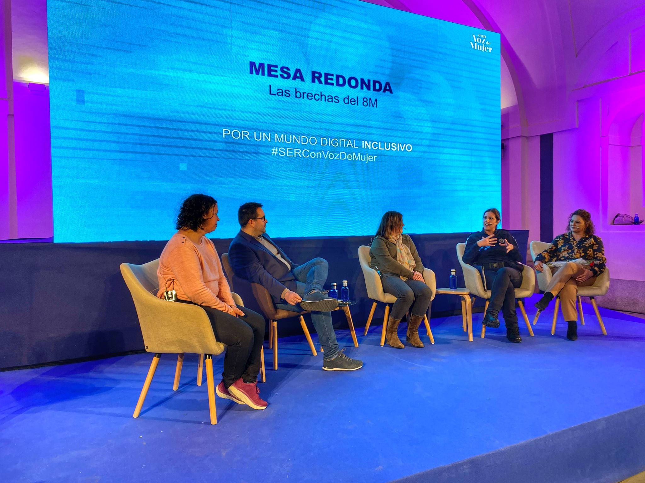 Mesa redonda en el evento &#039;Con Voz de Mujer&#039; de la SER