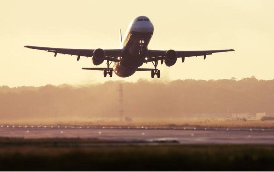 Avión despegando (archivo)