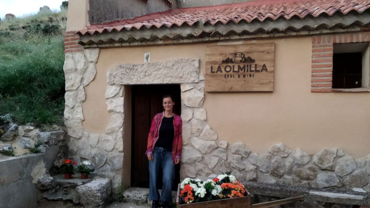La pomotora del proyecto 'La Olmilla', Silvia Camacho, repasa en la SER en qué van a consistir y cómo se van a desarrollar las visitas a la bodega subterránea, ubicada en Peñafiel
