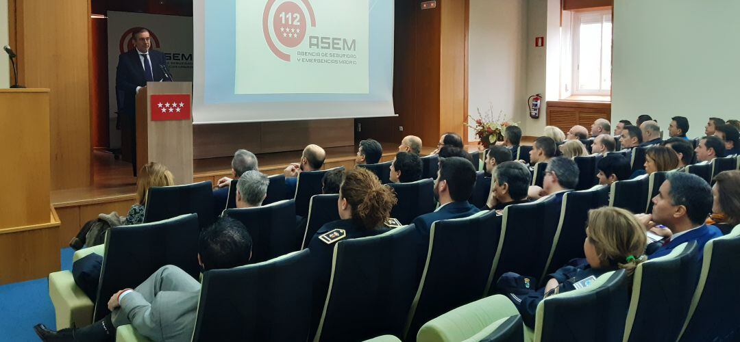 El consejero López junto a los alcaldes de la región