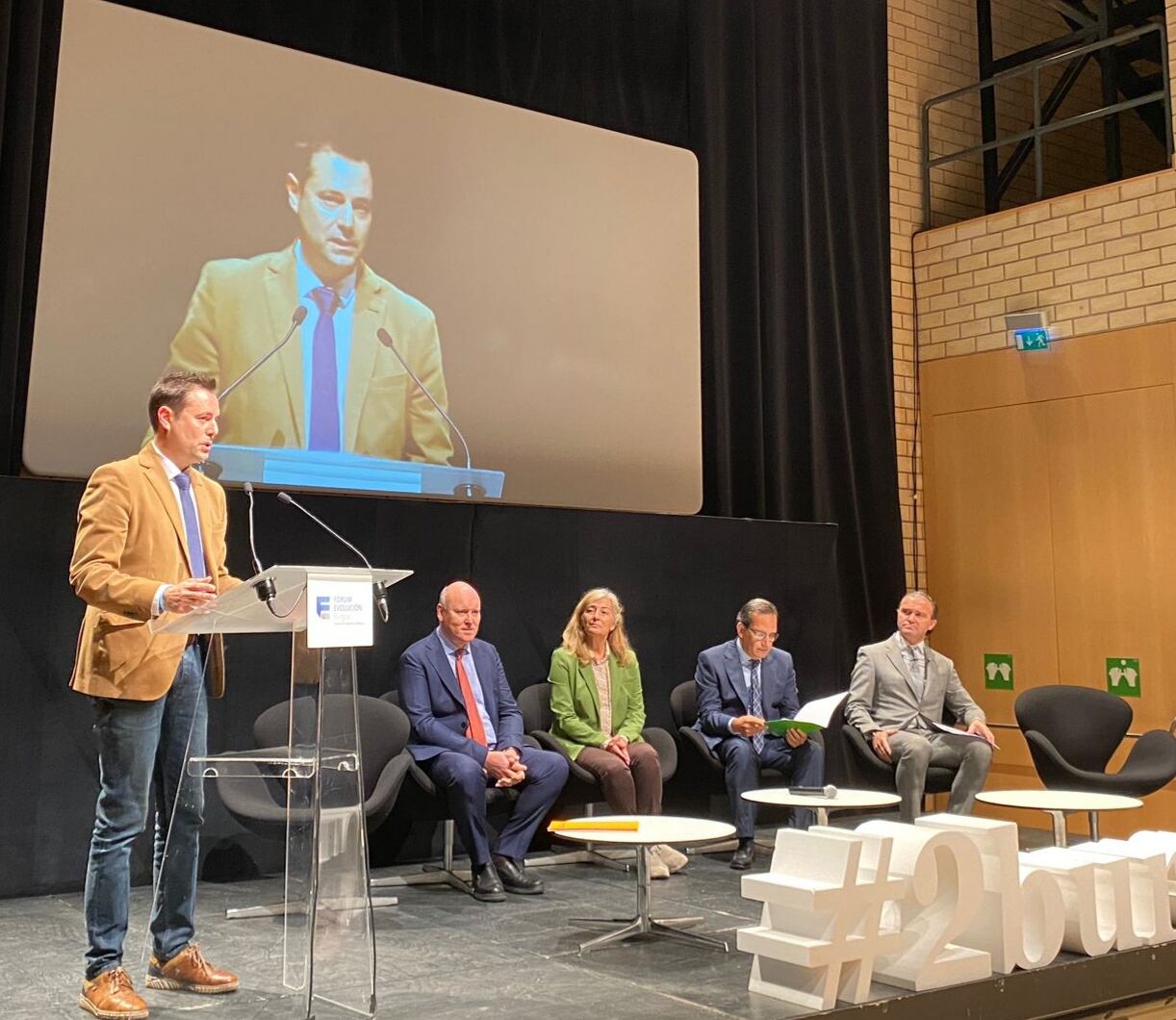 El alcalde de Burgos, Daniel de la Rosa, durante el acto de apertura de la segunda edición del Encuentro Tecnológico Burgos Industria 4.0.