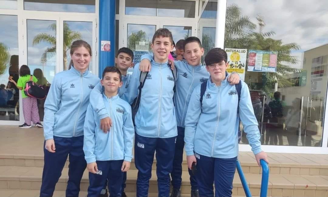 Nadadores del Club Natación Villena