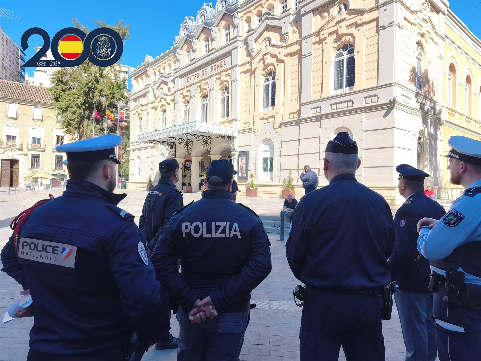 Los agentes internacionales en la plaza de Julián Romea de Murcia