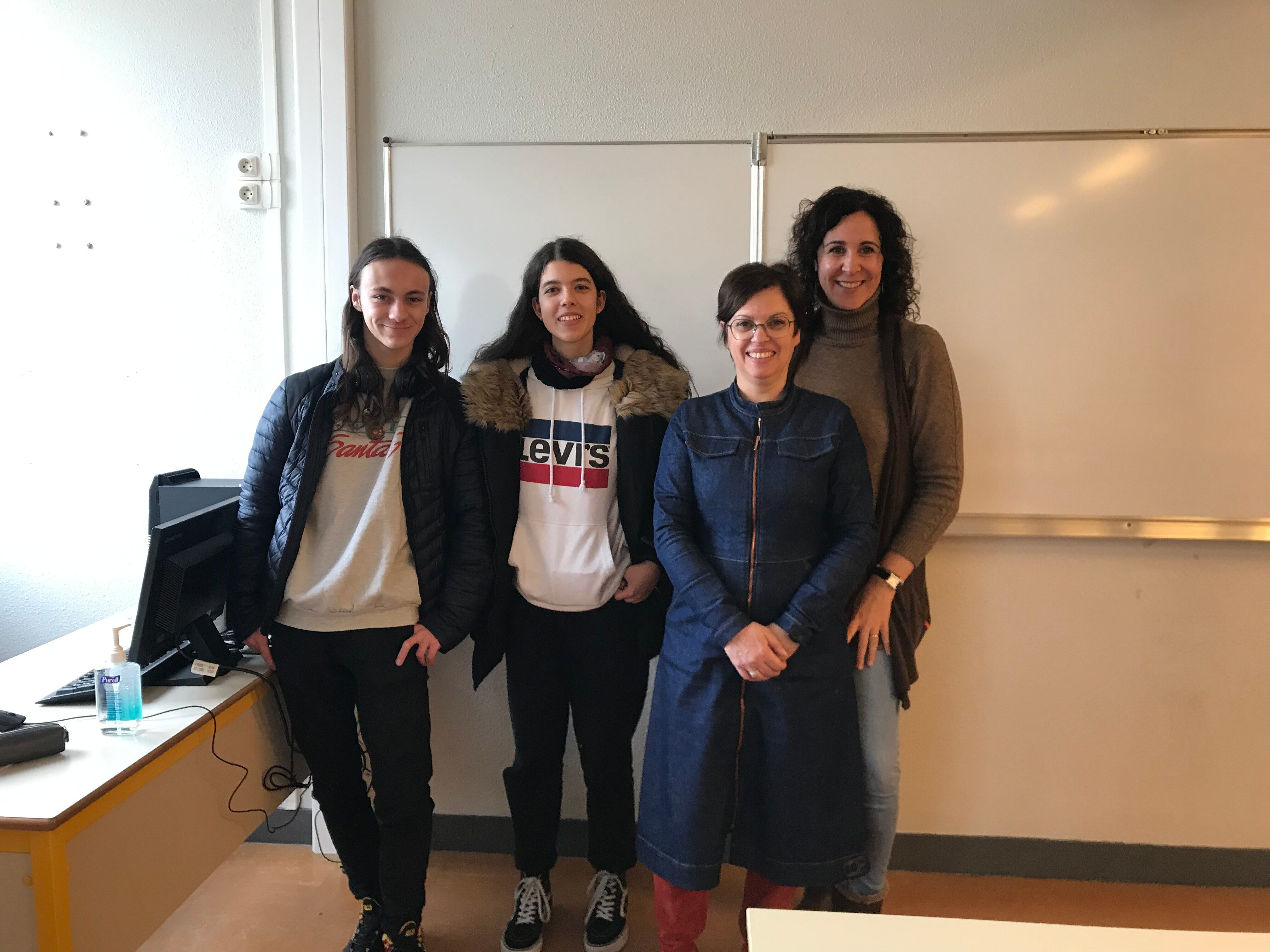 Elena Sáez Aroca y su corresponsal Lancelot Guenée junto a sus profesoras Irene Vaz e Isabel Hernández.