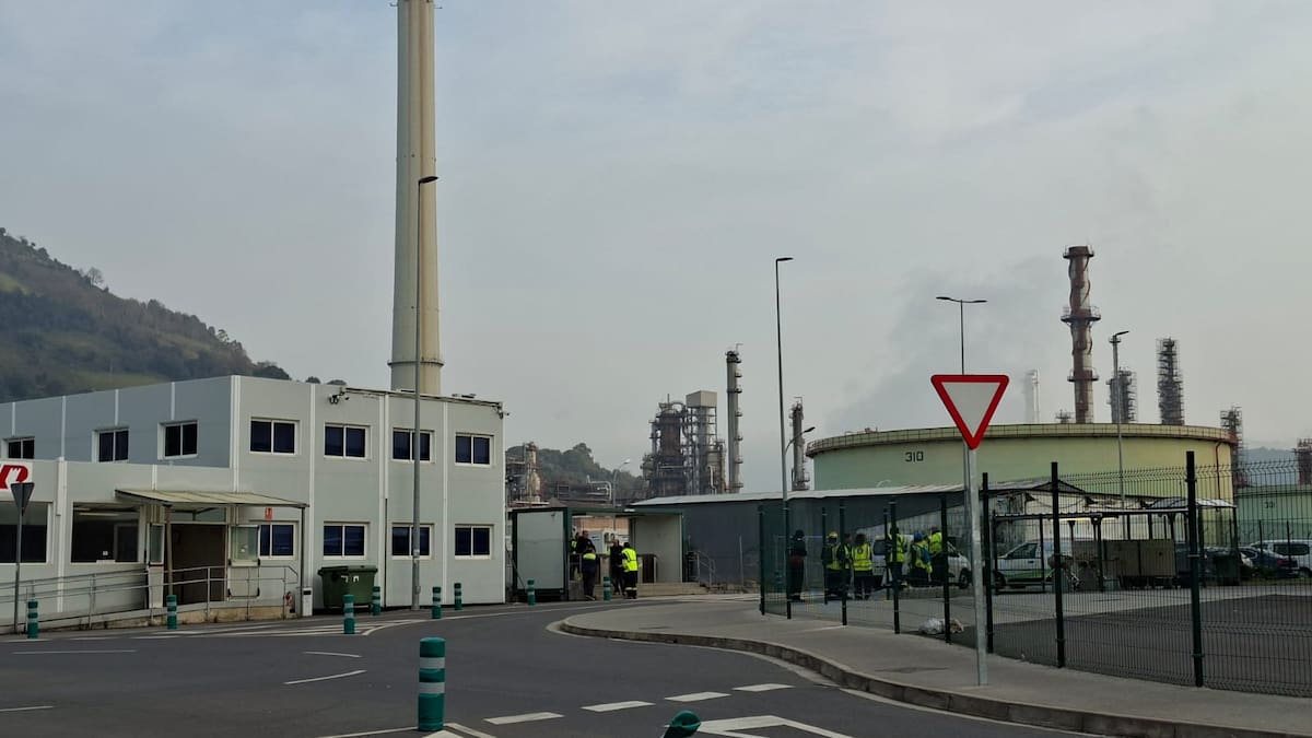 Pradales admite fallos en la comunicación de Petronor con el Gobierno Vasco durante el episodio de benceno en Muskiz