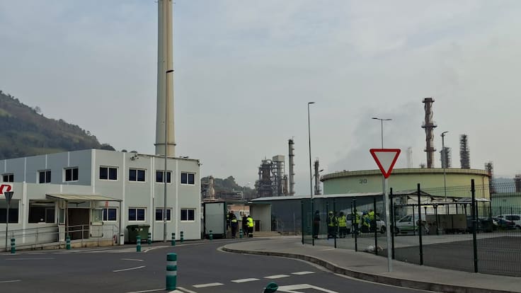 Un químico de la EHU alerta sobre el benceno en Muskiz: “Es muy volátil, muy estable y por desgracia muy tóxico”