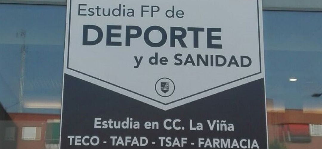 Cartel del centro de Formación Profesional privado en La Viña de Sanse