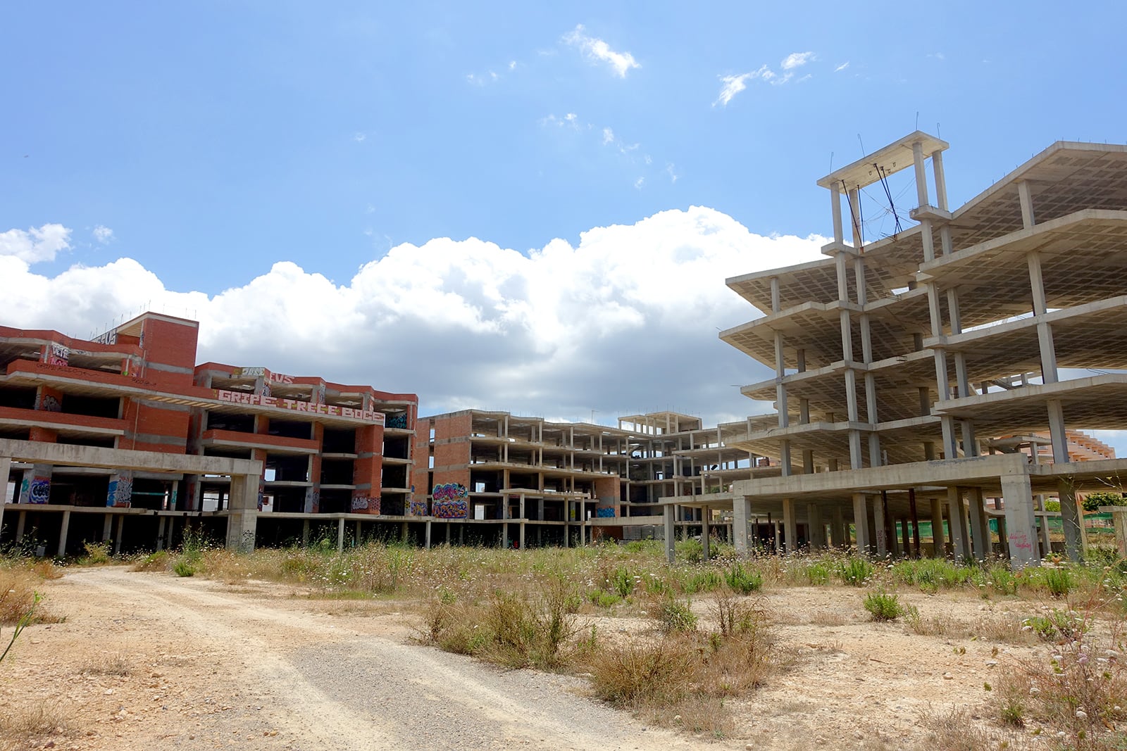 Imagen del edificio inacabado