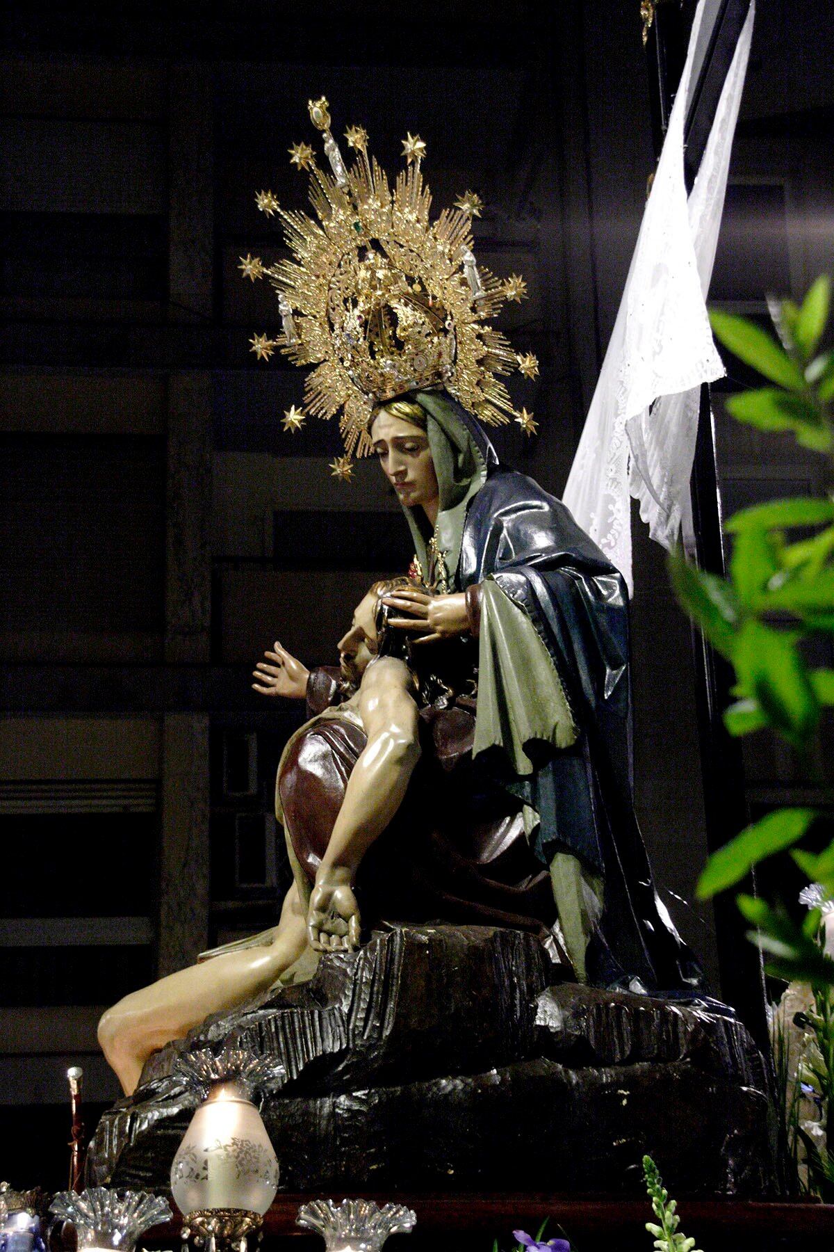 Se abre La Ventana 'Paso a Paso' en un Lunes Santo donde manda la Piedad