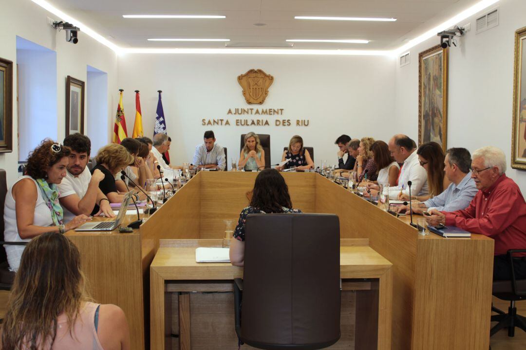 Imagen de archivo del plenario de Santa Eulària