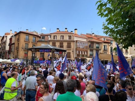 Más de 2.000 personas se concentraron en la Plaza Mayor