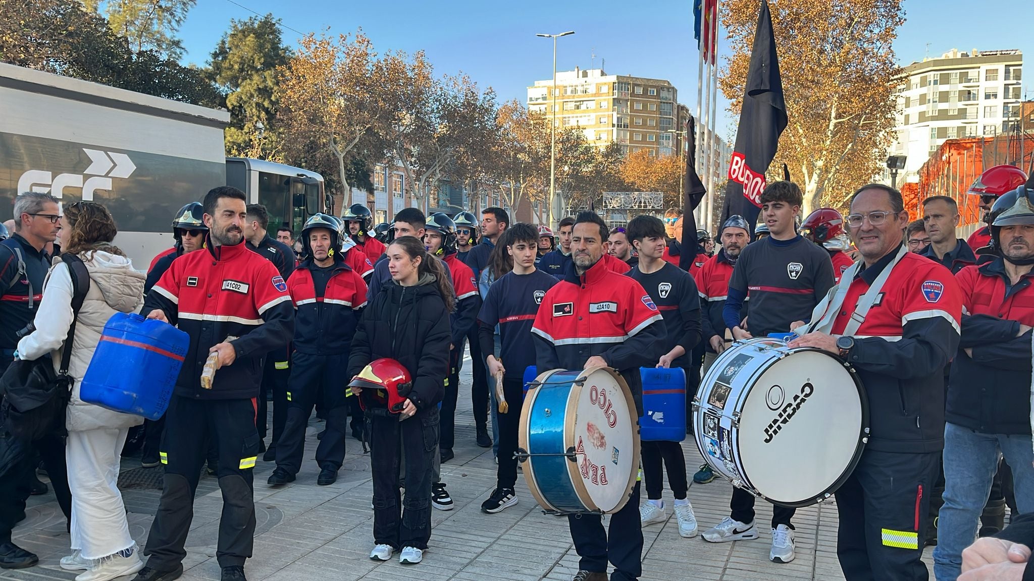 Protesta de los bomberos del CEIS frente a la Asamblea Regional de Murcia