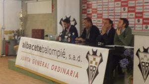 Junta celebrada en el Carlos Belmonte