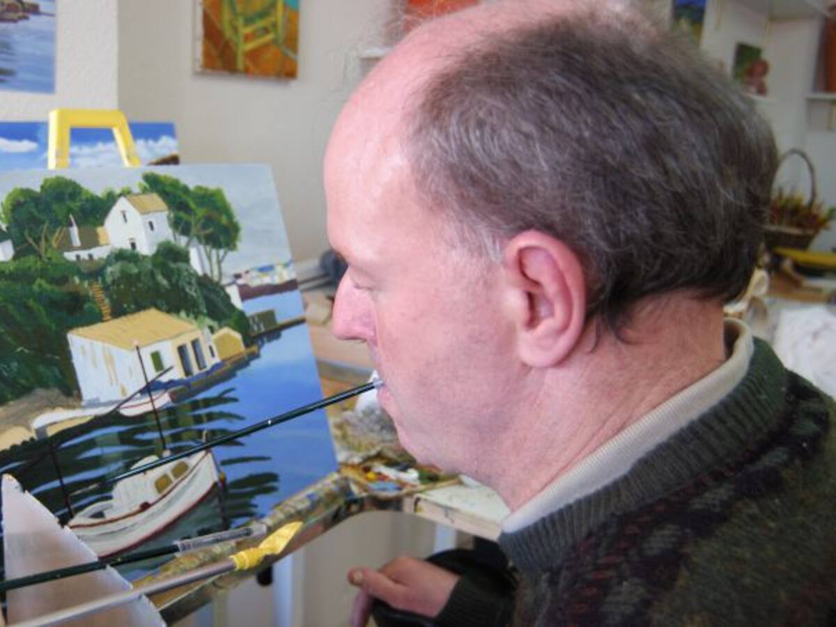 El arte de pintar con los pies y la boca llega a Tres Cantos