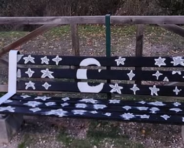 Uno de los bancos del Maria Pacheco restaurados dentro del Programa "Construyendo mi Futuro"