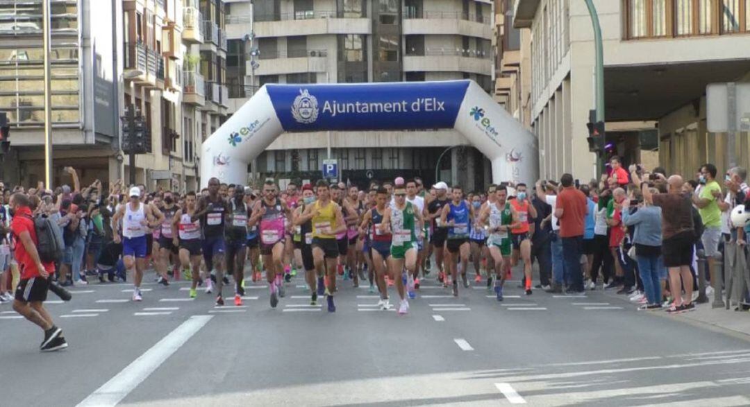 Salida de la edición 48 de la Media de Elche desde Diagonal del Palau