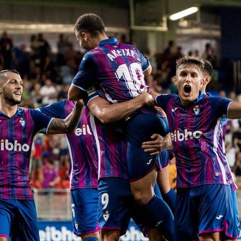 El Eibar remontó los dos goles del Mirandés y se hizo con tres importantes puntos