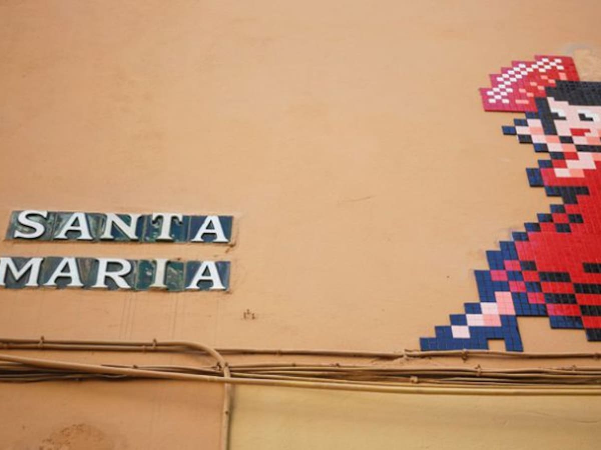 El Obispado no retirará la 'flamenca' de Invader hasta tener permiso de la Junta