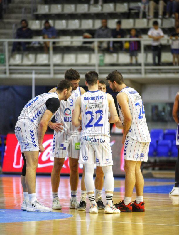 Jugadores del Lucentum frente a Valladolid